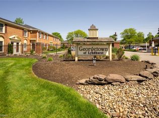2000 Leedston Dr, Lyndhurst, OH 44124
