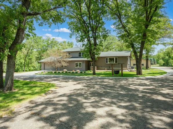 2000 Schmidt Ct SE, Rochester, MN 55904