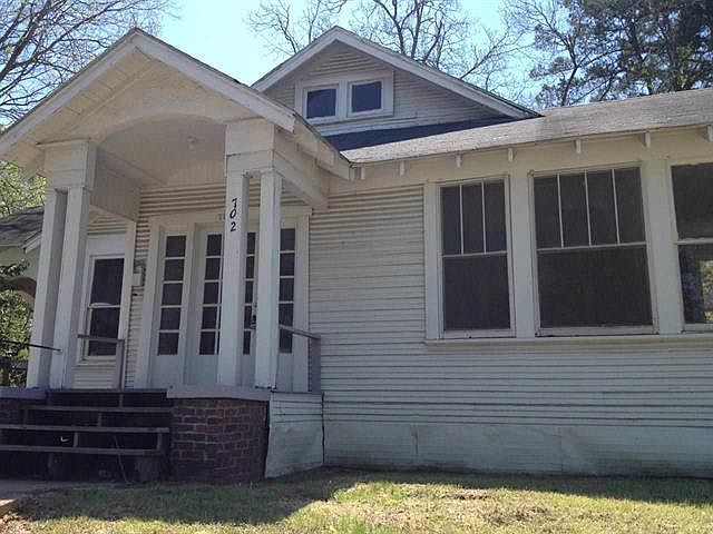 2nd image of 702 W Grand Ave