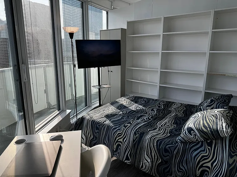 403 Church St #1702B — Photo 2
