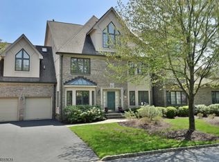 252 Bearwoods Rd, Park Ridge, NJ 07656