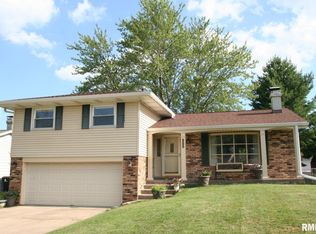 1922 Brentwood Dr, Washington, IL