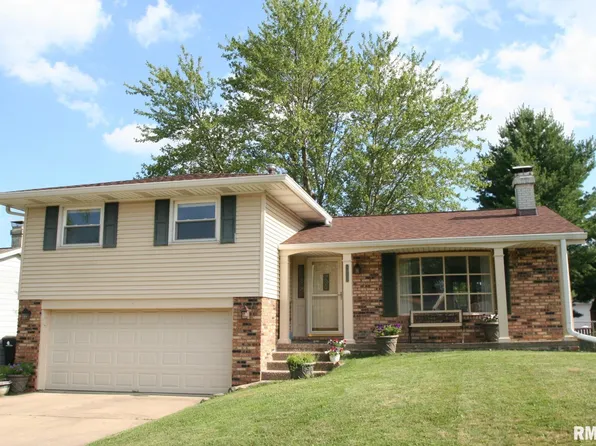 1922 Brentwood Dr, Washington, IL 61571