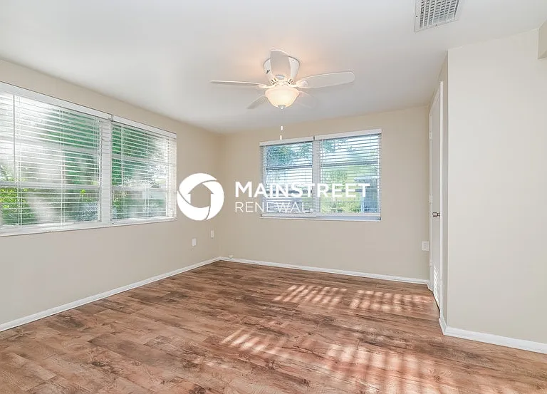1050 Normandy Blvd — Photo 14