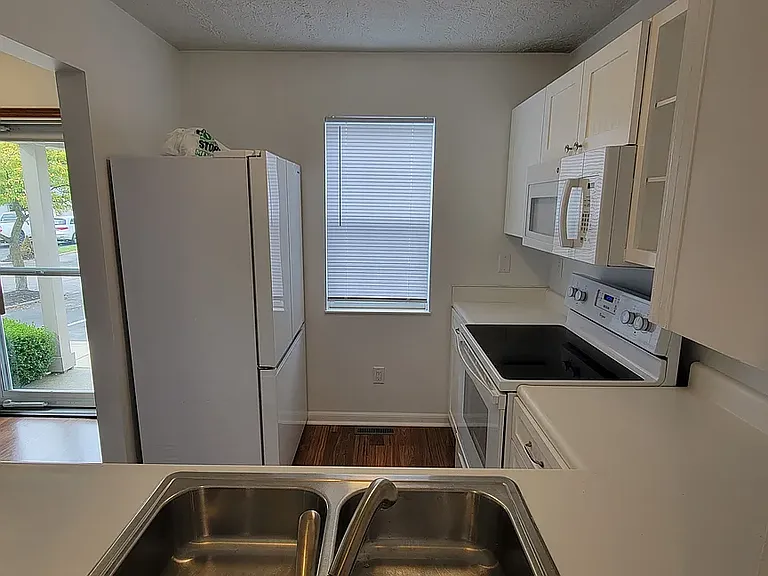 232 Macandrews Way — Photo 4