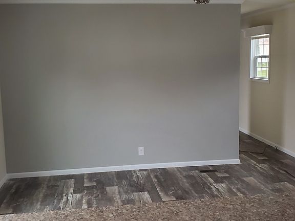 4th image of 305 N Apricot Ave