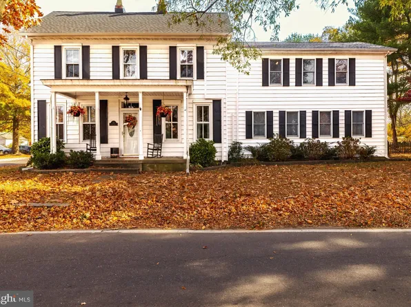 39 Chestnut St, Lumberton, NJ 08048