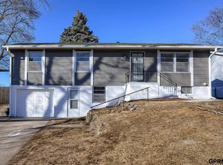 8816 Sprague Cir, Omaha, NE 68134