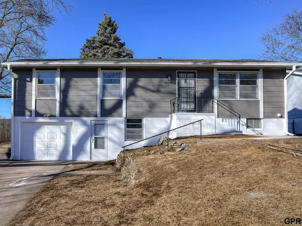 8816 Sprague Cir, Omaha, NE 68134