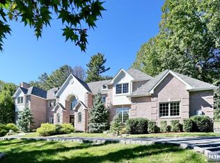 569 W Saddle River Rd, Upper Saddle River, NJ 07458