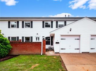 36 Dorchester Ln, Mentor, OH 44060