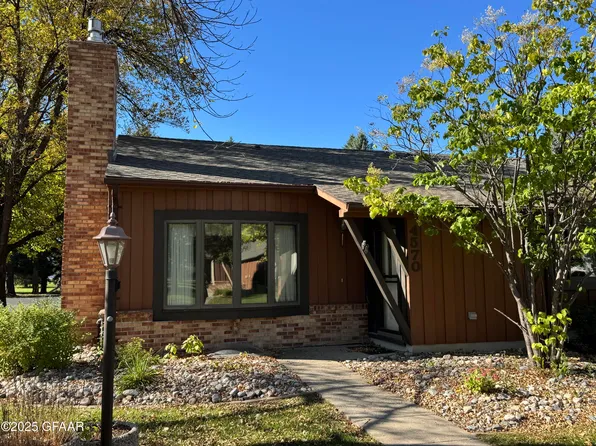 4570 Belmont Rd, Grand Forks, ND 58201