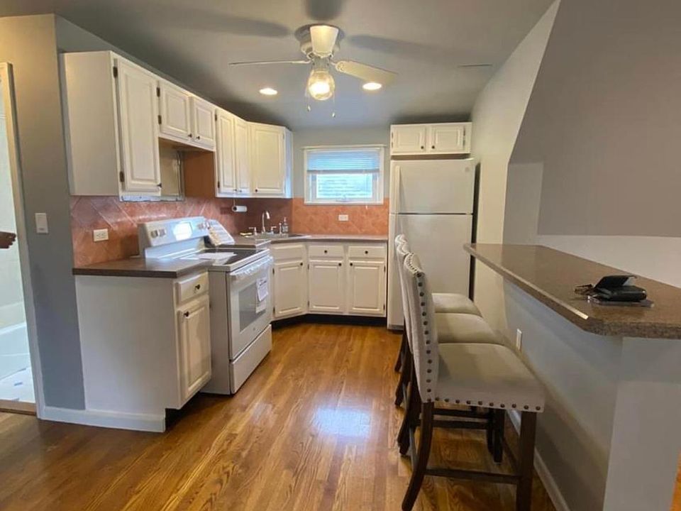 1st image of 290 Jessamine Ave Floor 3