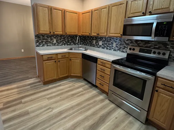 1867 Bridgewater Blvd S, Cambridge, MN 55008