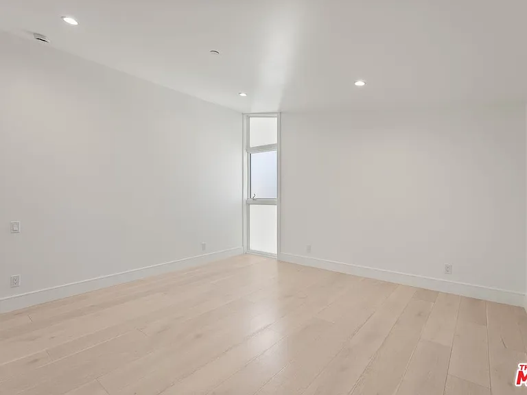 734 Indiana Ave — Photo 11