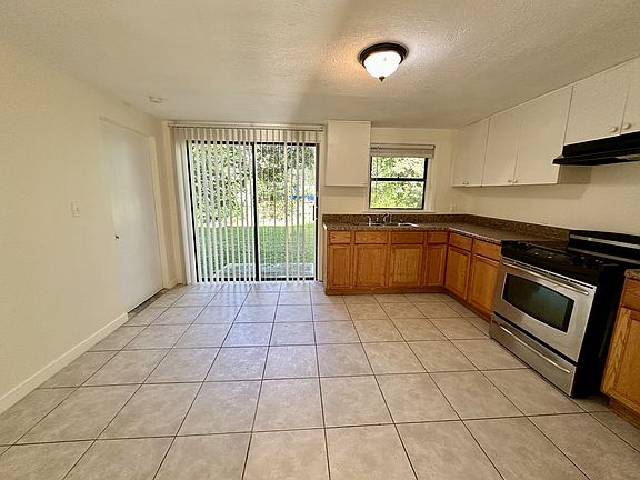 5th image of 7821 Mandarin Dr