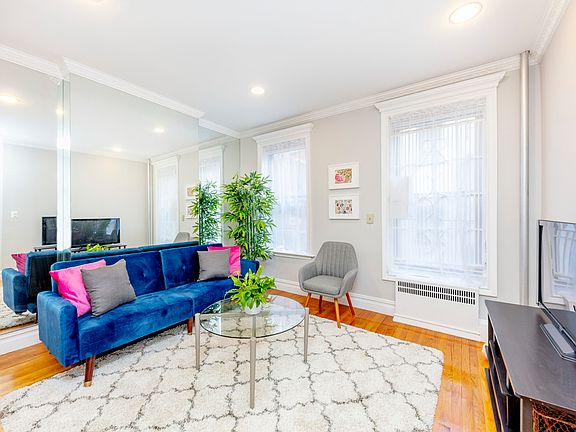 2nd image of 349 W 44th St APT 4RW