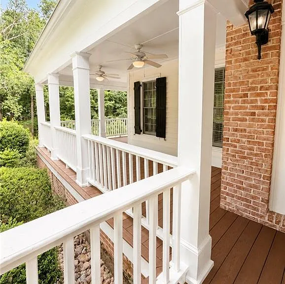 3235 Bentwood Close — Photo 3