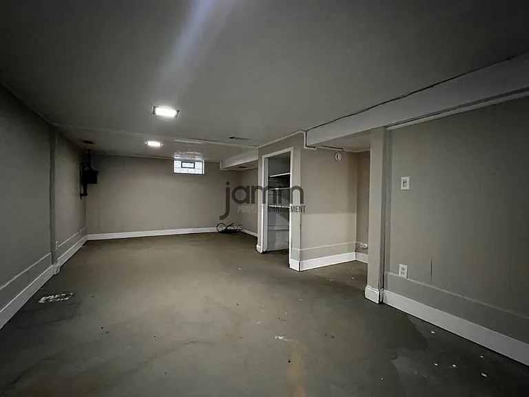 18713 Waterbury Ave — Photo 22