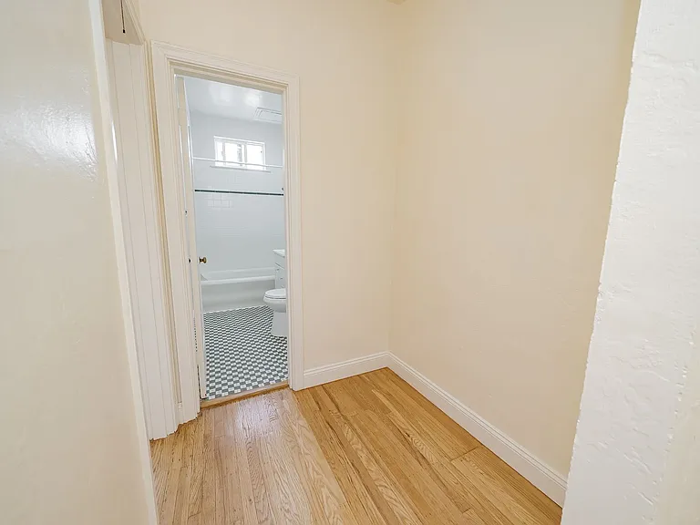 5527 Shattuck Avenue — Photo 10