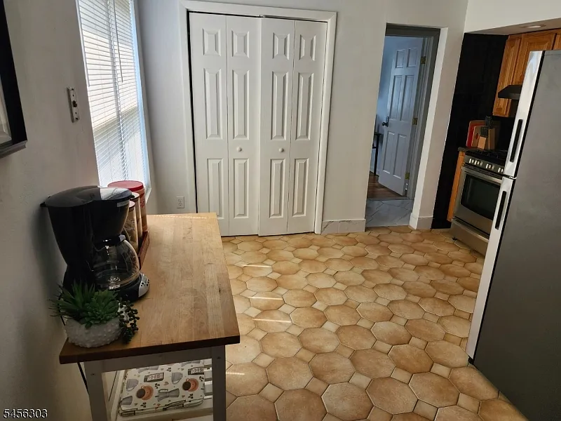 2 bed, 1.0 bath, $2,300 — Photo 2
