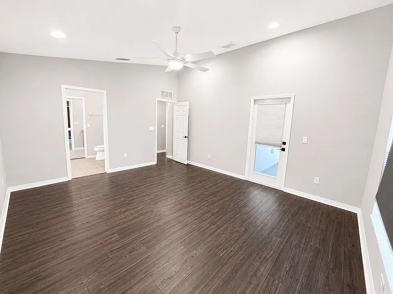 9253 Beaufort Ct — Photo 6