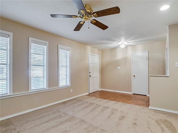 4th image of 900 Stratford Dr