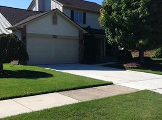 2577 Woodmont Dr E, Canton, MI