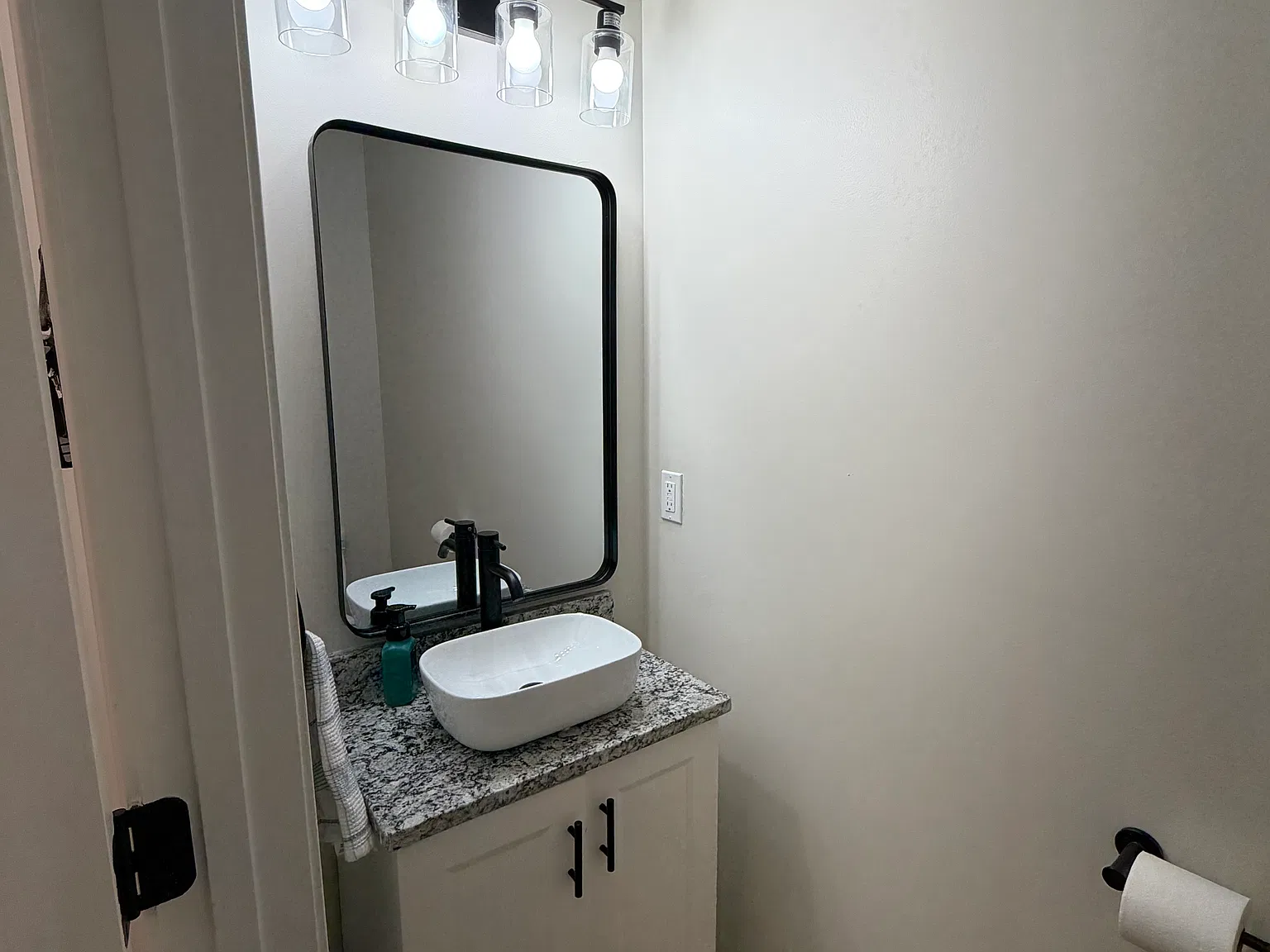 3 bed, 2.5 bath, 2124 sqft, $2,550 — Photo 4