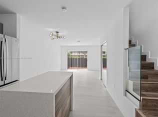 450 SE 7th St APT 233, Dania Beach, FL 33004