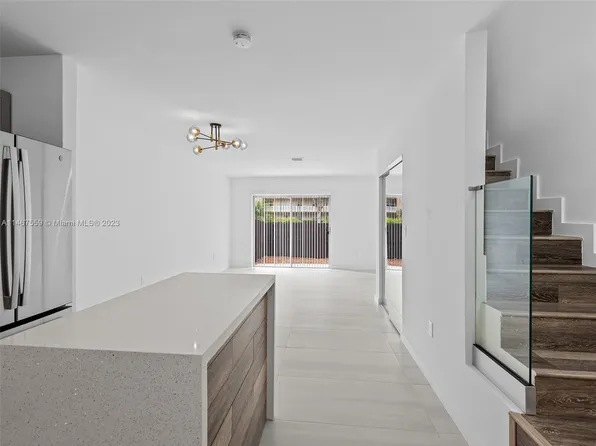 450 SE 7th St APT 233, Dania Beach, FL 33004