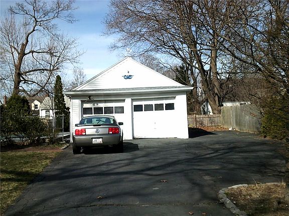 4th image of 243 Greenwood Ave