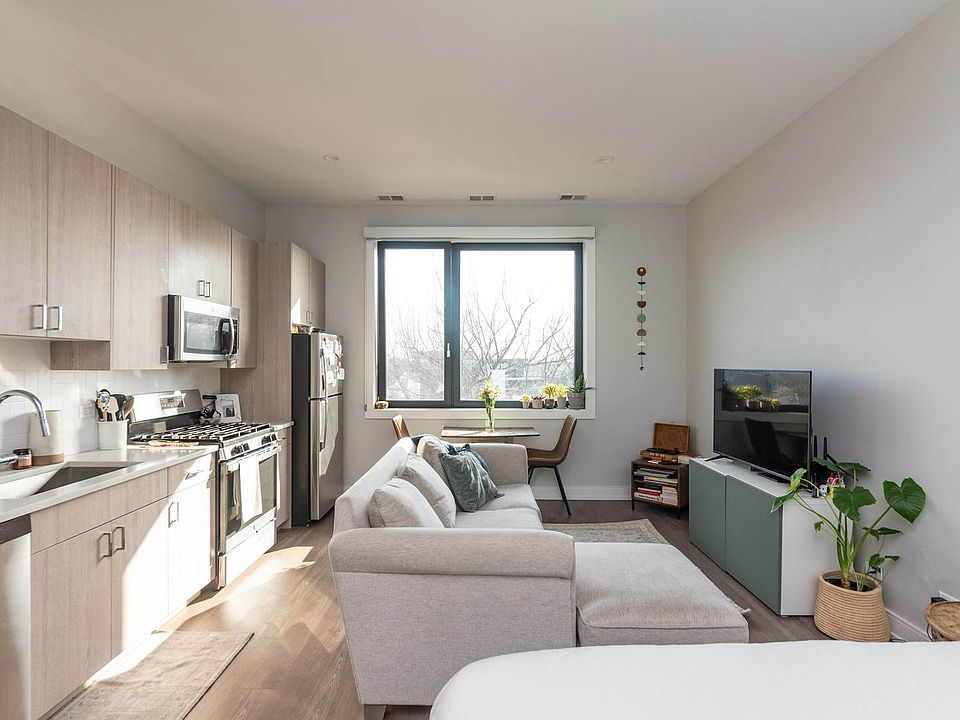 1st image of 1966 N Milwaukee Ave #304