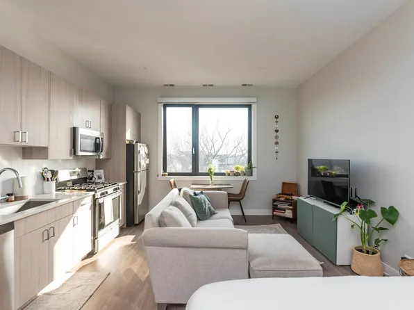 1966 N Milwaukee Ave #304, Chicago, IL 60647