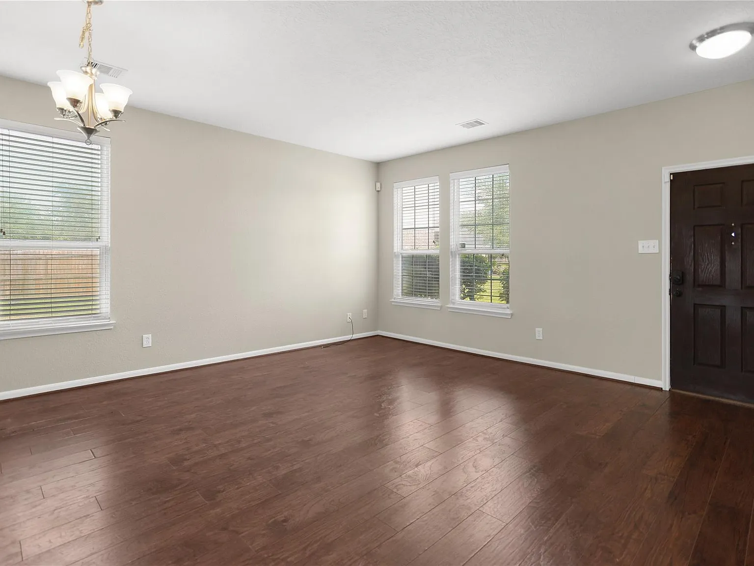 5 bed, 3.5 bath, 3276 sqft, $2,649 — Photo 3