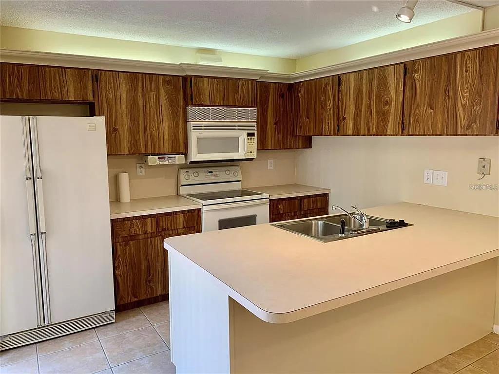 2 bed, 2.5 bath, 1344 sqft, $2,050 — Photo 4