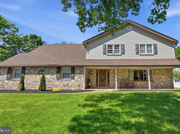 77 Cameron Dr, Southampton, PA 18966