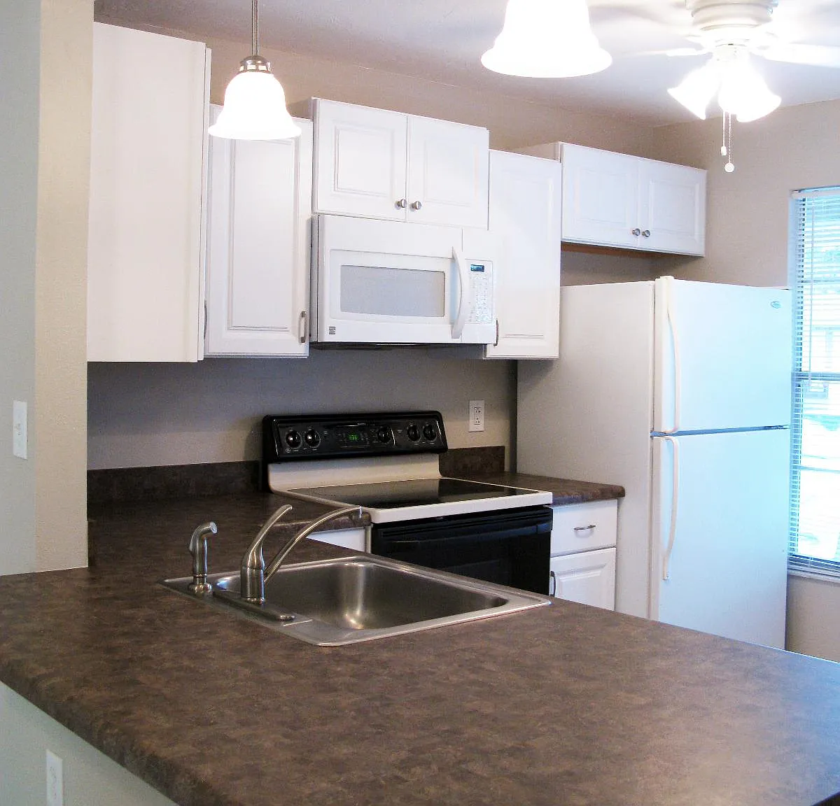 4212 42nd St W — Photo 3