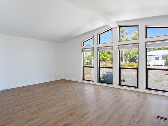 4th image of 125 Champlain Avenue