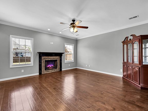 5th image of 1018 Shirley Dr