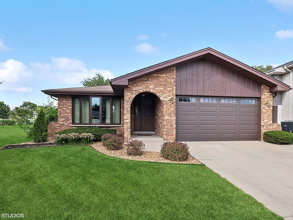 1st image of 6304 W 92nd Pl