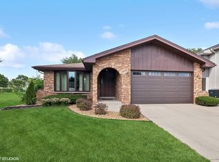 6304 W 92nd Pl, Oak Lawn, IL 60453