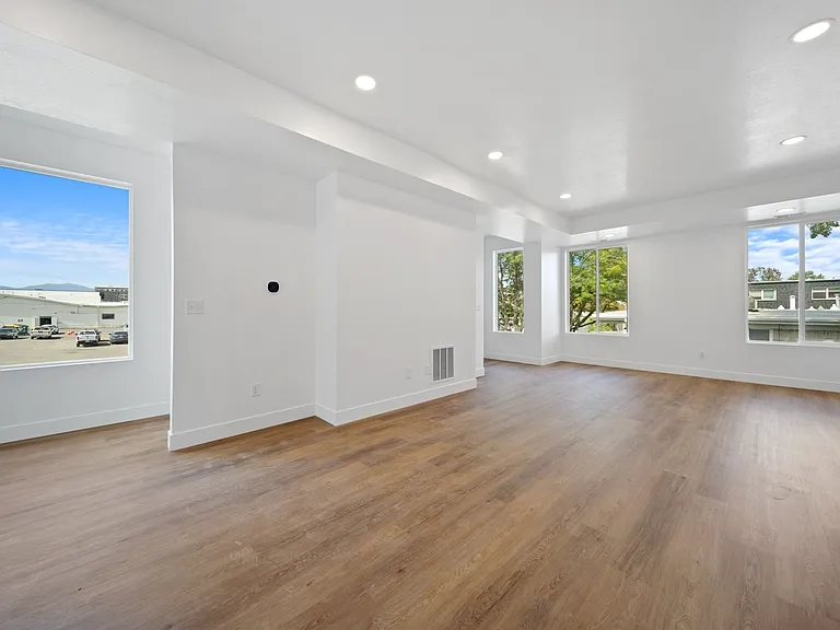 4429 S Fairbourne Ave #102 — Photo 3