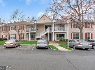 28 Sun Beau Ct, Tinton Falls, NJ 07724