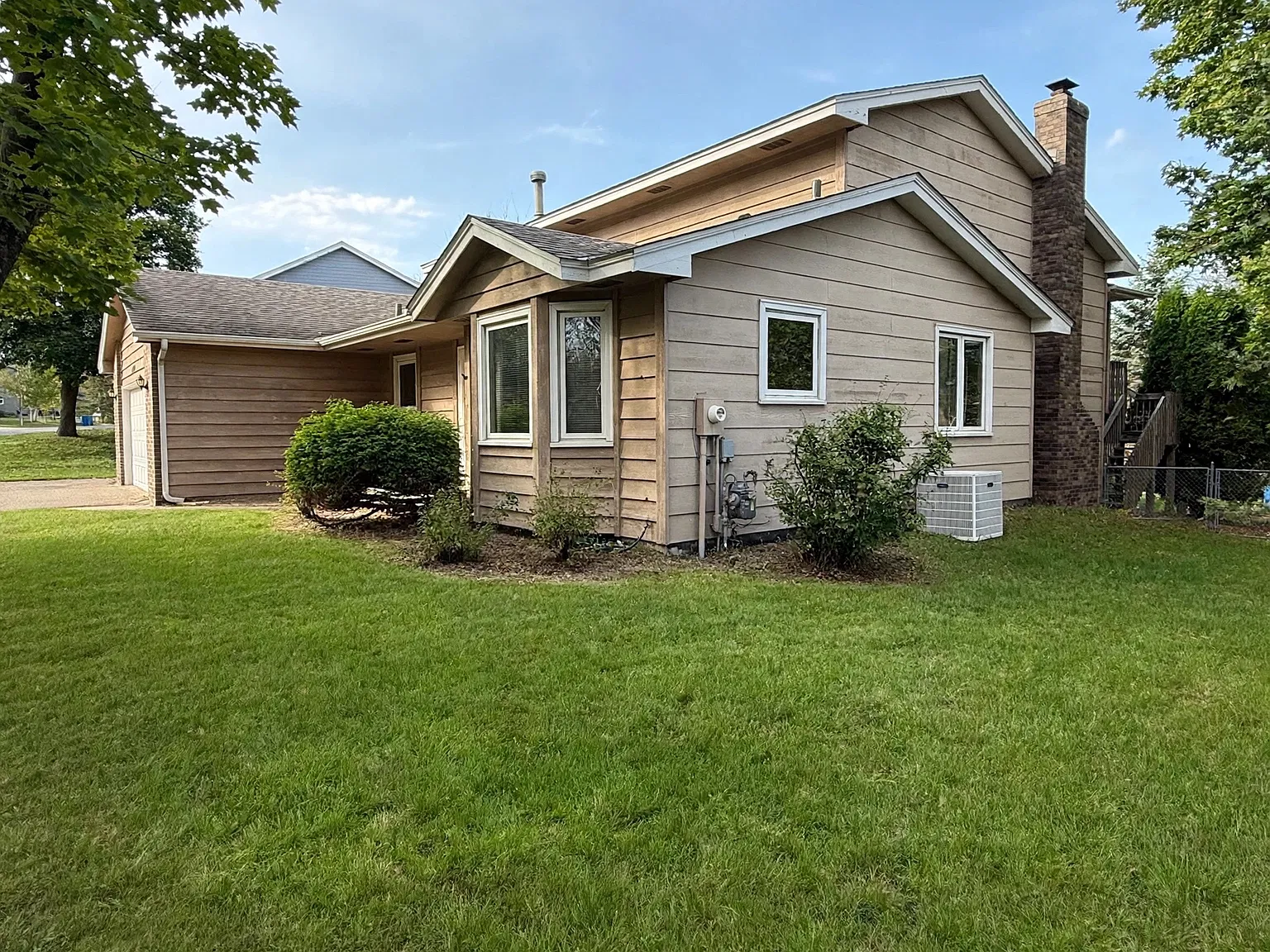 4 bed, 2441 sqft, $3,600 — Photo 3