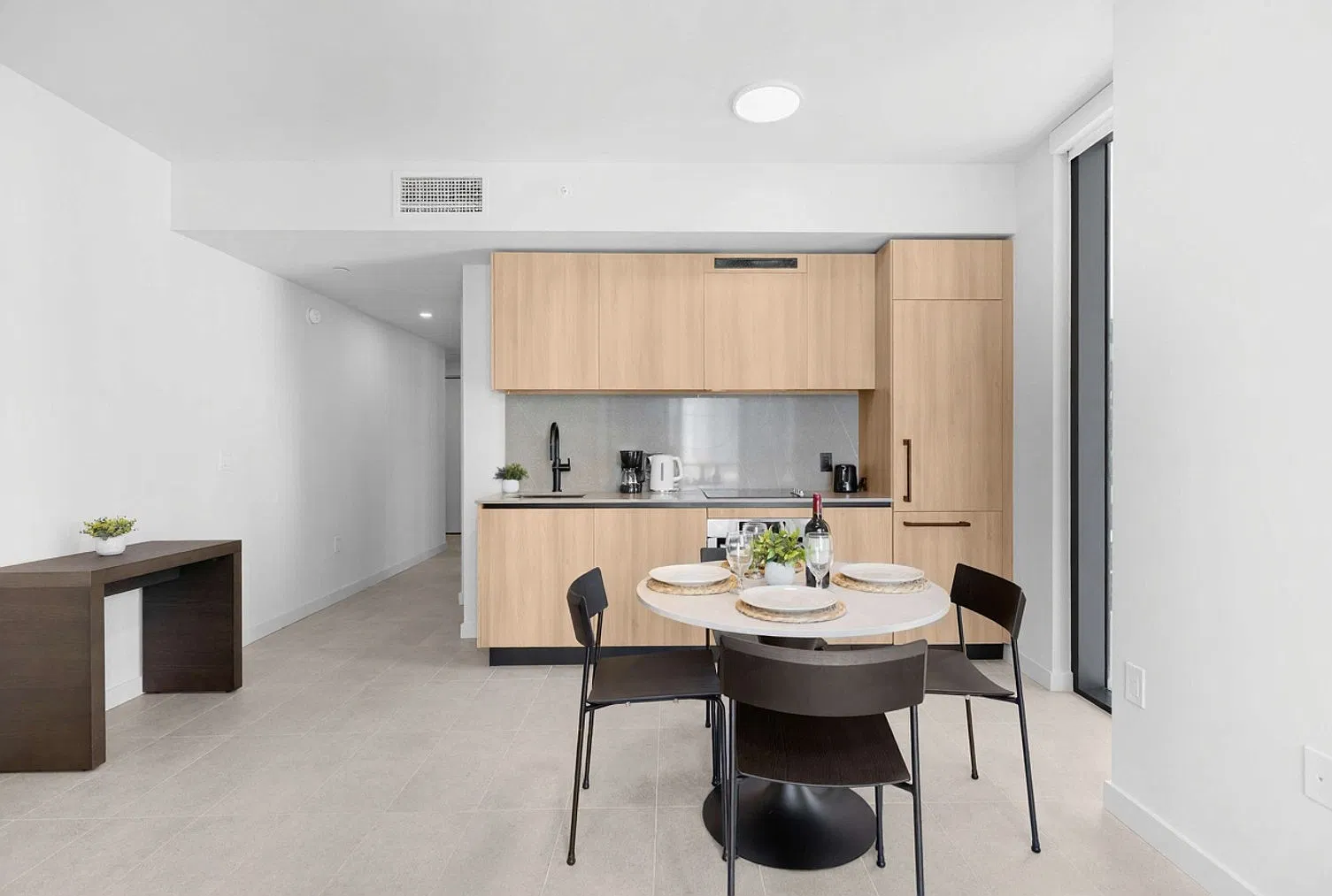 1 bed, 1.0 bath, 602 sqft, $5,952 — Photo 4