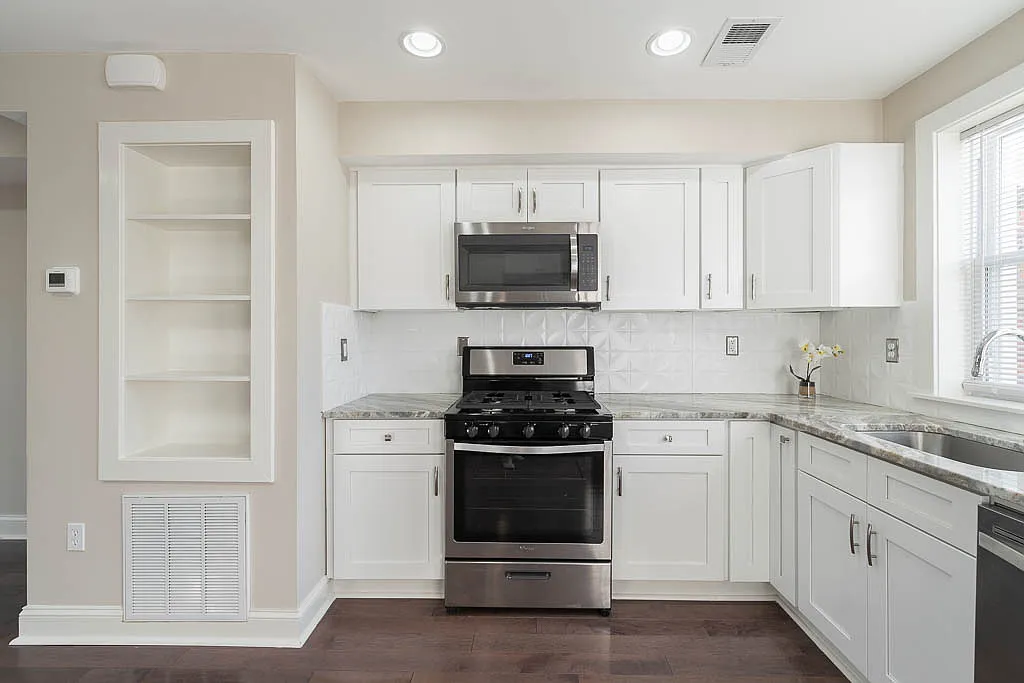 Beautiful 2 Bed / 1.5 Bath Home at 3351 Clay Pl! — Photo 4