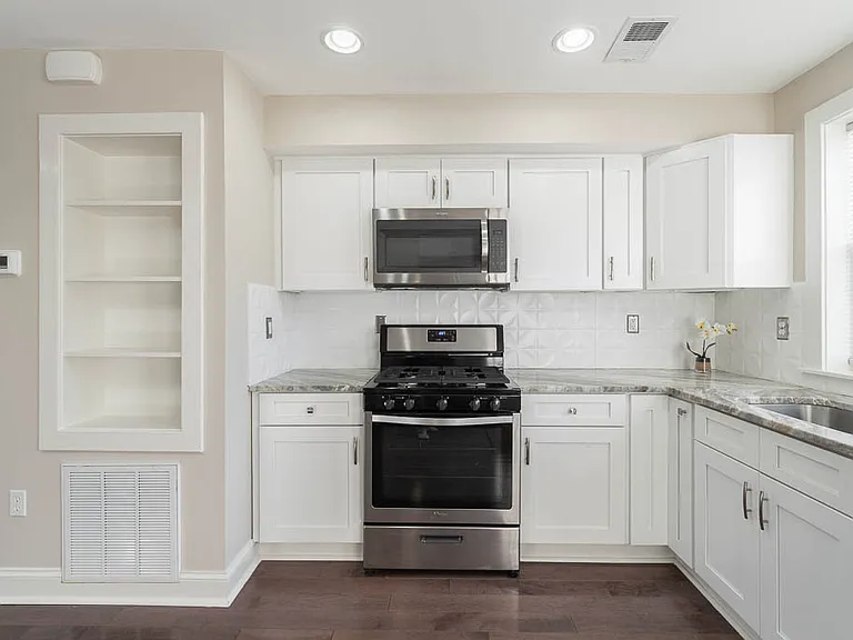 3351 Clay Pl NE — Photo 4