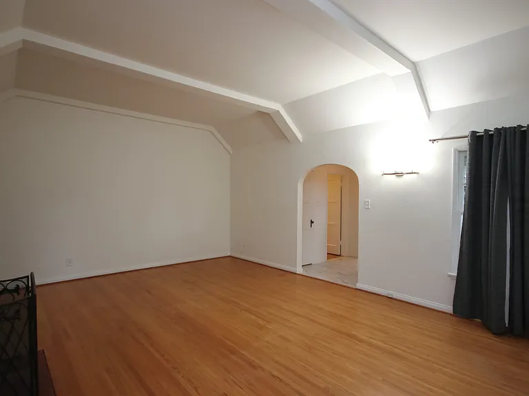 412 N Campbell Ave — Photo 5