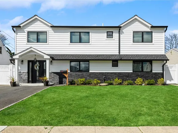 36 Falcon Lane, Levittown, NY 11756